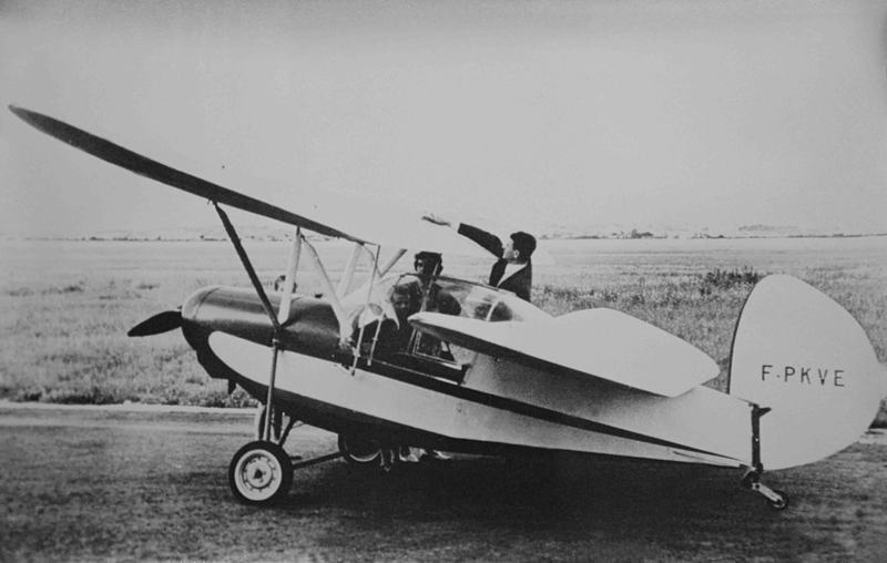Visite pré-vol - Henry FRANC et son avion en 1965